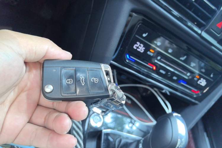 Used Volkswagen Tharu 2022 280TSI Two-Wheel-Drive Luxury Edition Vehicle Key