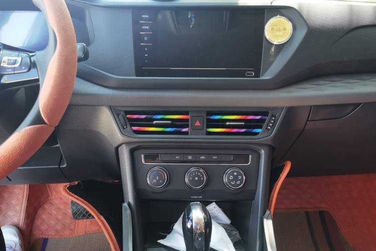 Used Volkswagen Tharu 2022 280TSI Two-Wheel Drive Trend Edition Audio And AC Panel