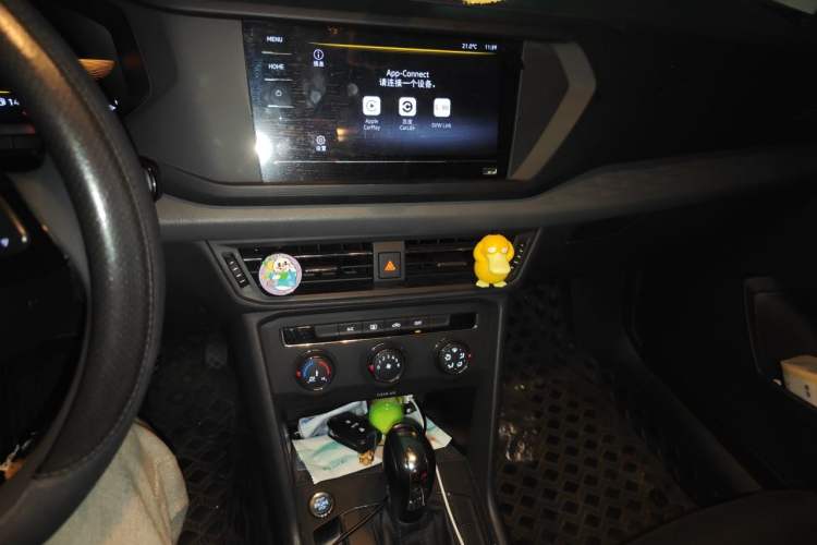 Used Volkswagen Tharu 2022 280TSI Two-Wheel Drive Trend Edition Audio And AC Panel