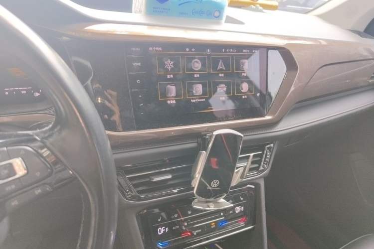 Used Volkswagen Tharu 2022 280TSI Two-Wheel-Drive Luxury Edition Audio And AC Panel