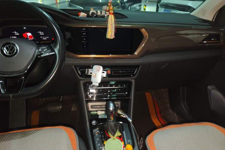 Used Volkswagen Tharu 2022 280TSI Two-Wheel-Drive Luxury Edition Audio And AC Panel