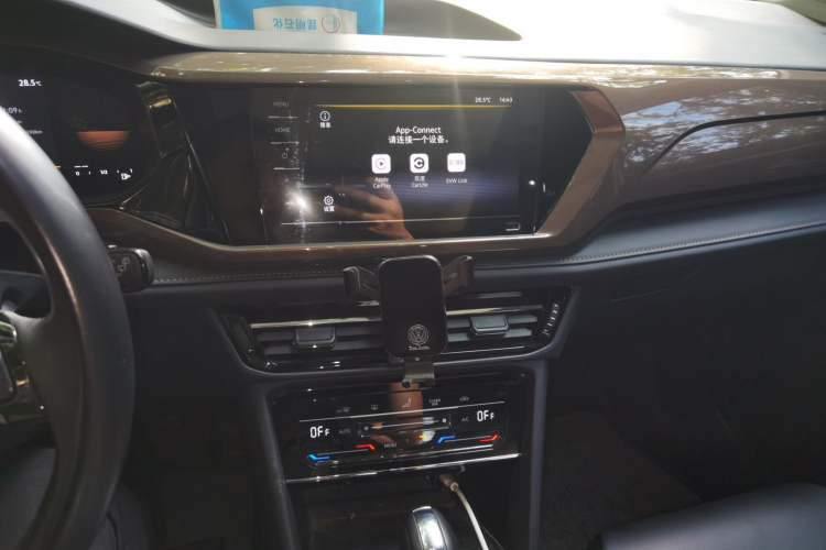 Used Volkswagen Tharu 2022 280TSI Two-Wheel Drive Comfort Edition Audio And AC Panel