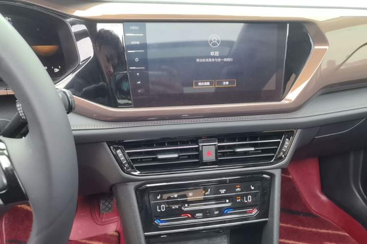 Used Volkswagen Tharu 2022 280TSI Two-Wheel-Drive Luxury Edition Audio And AC Panel