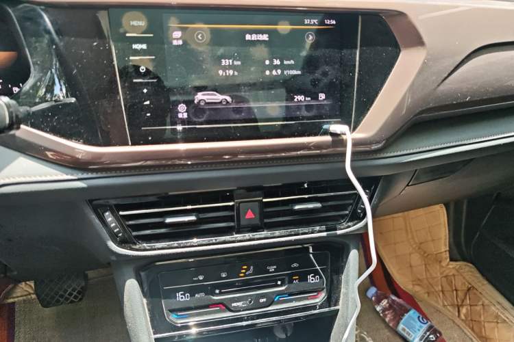 Used Volkswagen Tharu 2022 280TSI Two-Wheel Drive Comfort Edition Audio And AC Panel