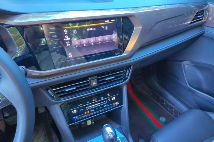 Used Volkswagen Tharu 2022 280TSI Two-Wheel Drive Comfort Edition Audio And AC Panel