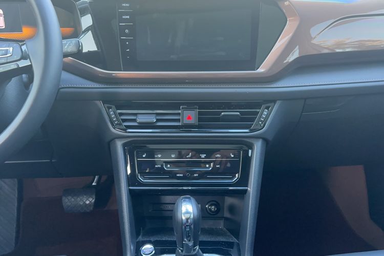 Used Volkswagen Tharu 2022 280TSI Two-Wheel-Drive Luxury Edition Audio And AC Panel