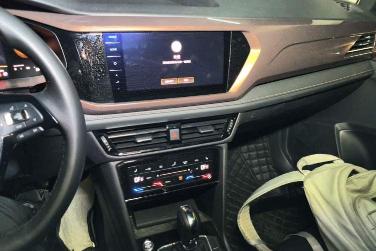 Used Volkswagen Tharu 2022 280TSI Two-Wheel-Drive Luxury Edition Audio And AC Panel