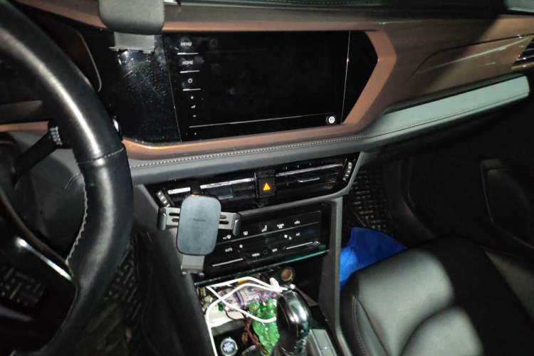 Used Volkswagen Tharu 2022 280TSI Two-Wheel Drive Comfort Edition Audio And AC Panel