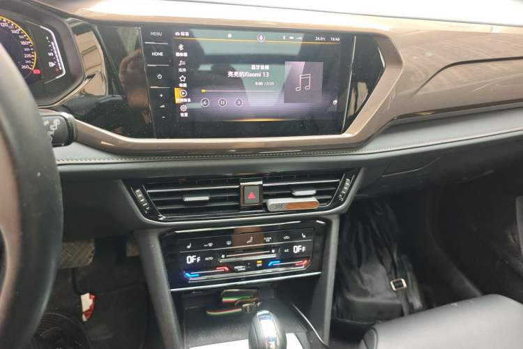 Used Volkswagen Tharu 2022 280TSI Two-Wheel-Drive Luxury Edition Audio And AC Panel