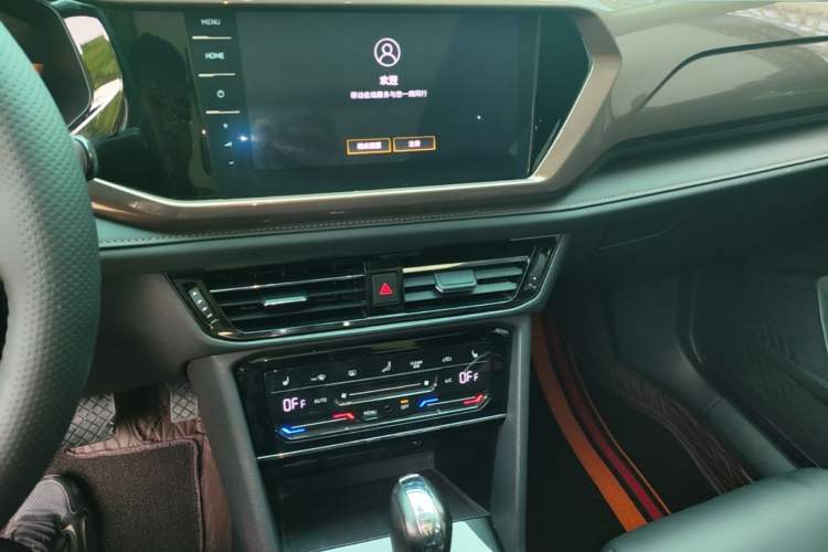 Used Volkswagen Tharu 2022 330TSI Four-Wheel Drive Luxury Edition Audio And AC Panel