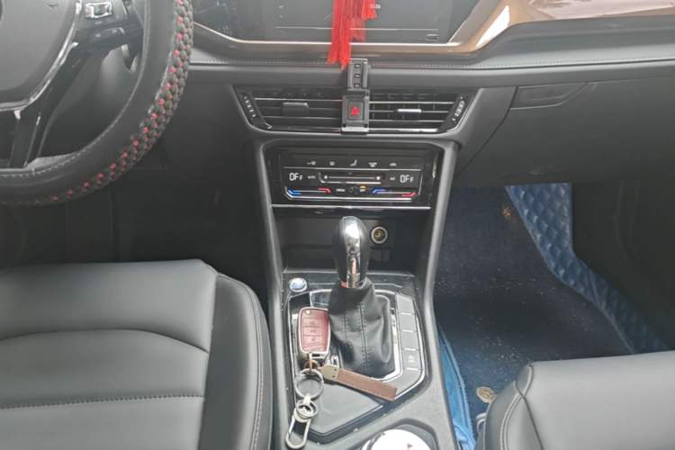 Used Volkswagen Tharu 2022 280TSI Two-Wheel Drive Comfort Edition Audio And AC Panel