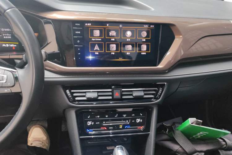 Used Volkswagen Tharu 2022 280TSI Two-Wheel-Drive Luxury Edition Audio And AC Panel