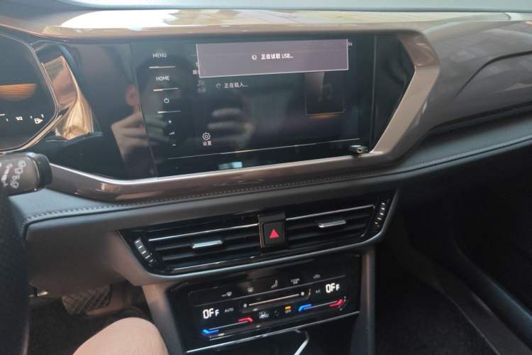 Used Volkswagen Tharu 2022 280TSI Two-Wheel Drive Comfort Edition Audio And AC Panel