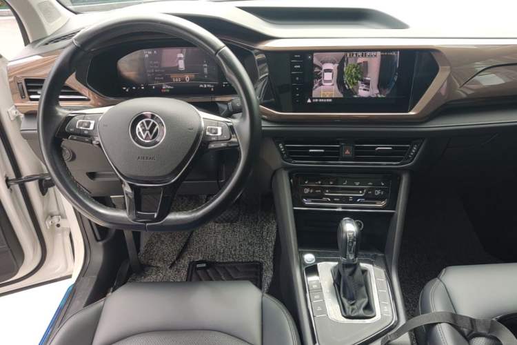 Used Volkswagen Tharu 2022 280TSI Two-Wheel-Drive Luxury Edition Audio And AC Panel