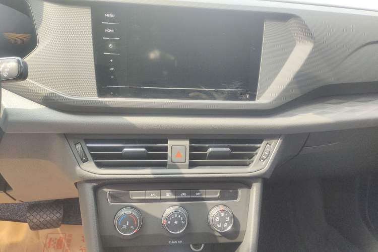 Used Volkswagen Tharu 2022 280TSI Two-Wheel Drive Trend Edition Audio And AC Panel