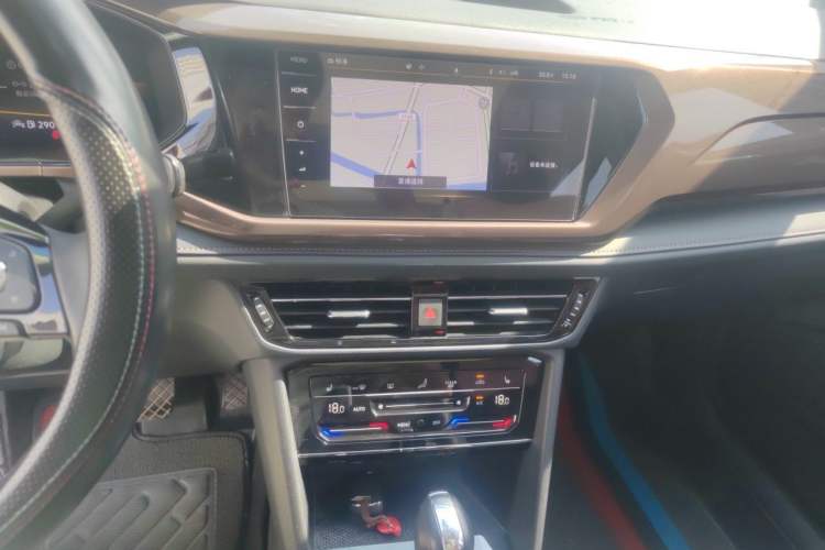 Used Volkswagen Tharu 2022 280TSI Two-Wheel-Drive Luxury Edition Audio And AC Panel