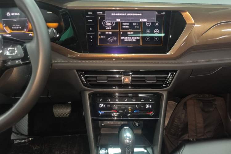 Used Volkswagen Tharu 2022 280TSI Two-Wheel-Drive Luxury Edition Audio And AC Panel