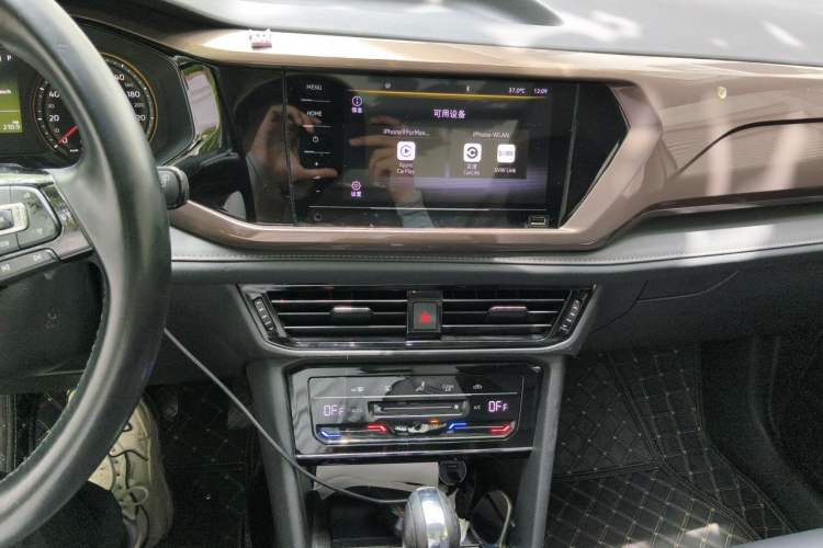 Used Volkswagen Tharu 2022 280TSI Two-Wheel Drive Comfort Edition Audio And AC Panel