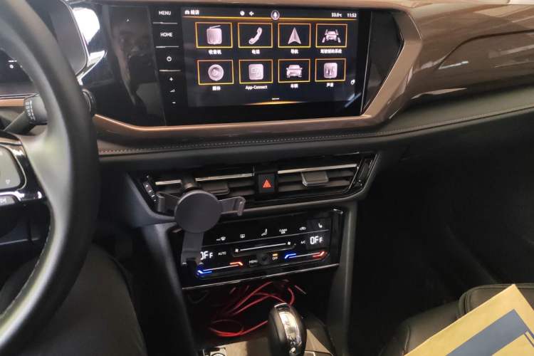 Used Volkswagen Tharu 2022 280TSI Two-Wheel-Drive Luxury Edition Audio And AC Panel