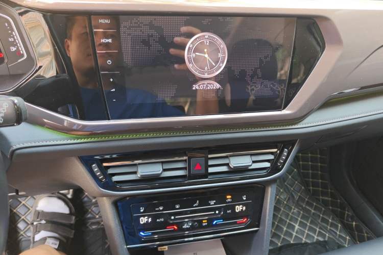 Used Volkswagen Tharu 2022 280TSI Two-Wheel-Drive Luxury Edition Audio And AC Panel