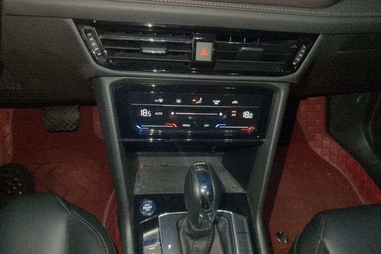 Used Volkswagen Tharu 2022 280TSI Two-Wheel Drive Comfort Edition Audio And AC Panel