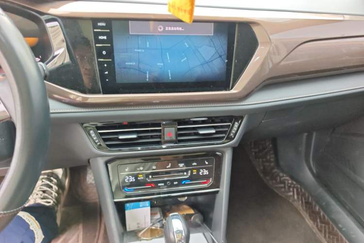 Used Volkswagen Tharu 2022 280TSI Two-Wheel-Drive Luxury Edition Audio And AC Panel