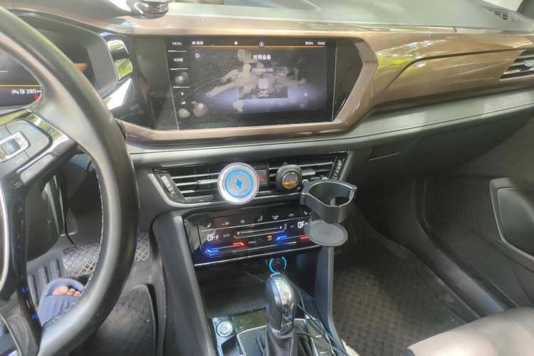 Used Volkswagen Tharu 2022 280TSI Two-Wheel-Drive Luxury Edition Audio And AC Panel