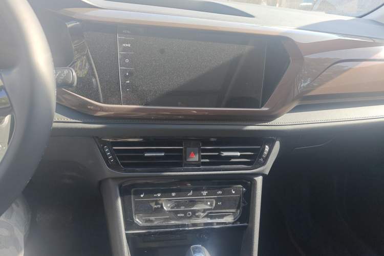 Used Volkswagen Tharu 2022 330TSI Four-Wheel Drive Luxury Edition Audio And AC Panel