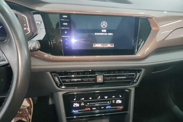 Used Volkswagen Tharu 2022 330TSI Four-Wheel Drive Luxury Edition Audio And AC Panel
