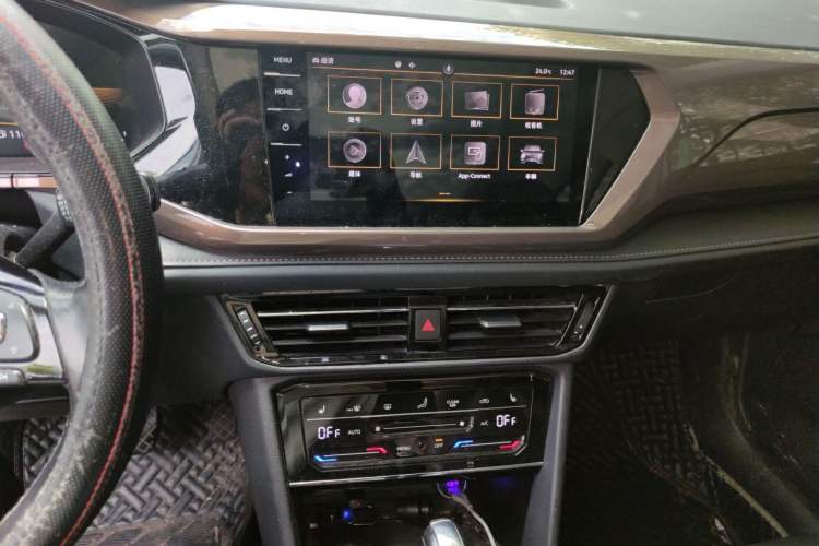 Used Volkswagen Tharu 2022 280TSI Two-Wheel-Drive Luxury Edition Audio And AC Panel