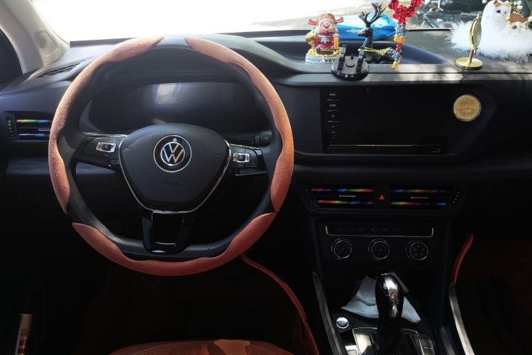 Used Volkswagen Tharu 2022 280TSI Two-Wheel Drive Trend Edition Center Console