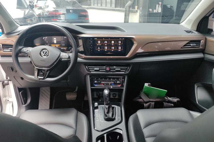 Used Volkswagen Tharu 2022 280TSI Two-Wheel-Drive Luxury Edition Center Console
