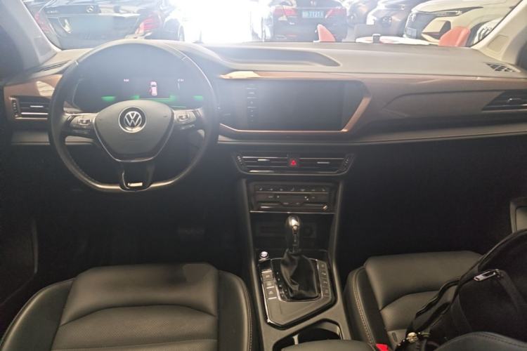 Used Volkswagen Tharu 2022 280TSI Two-Wheel-Drive Luxury Edition Center Console