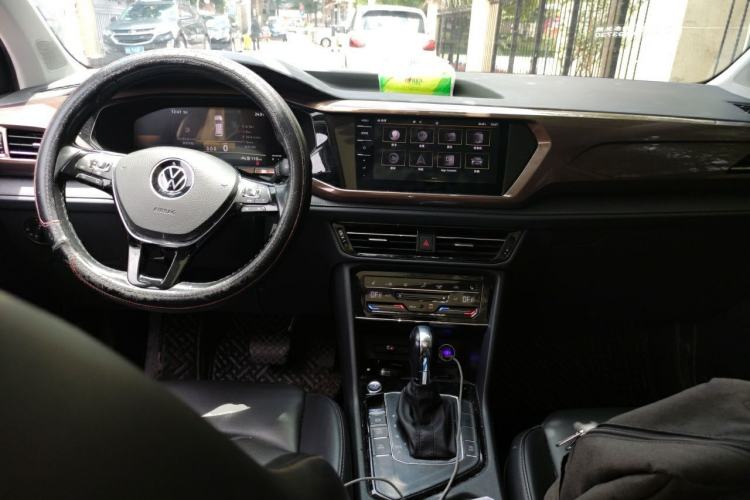 Used Volkswagen Tharu 2022 280TSI Two-Wheel-Drive Luxury Edition Center Console