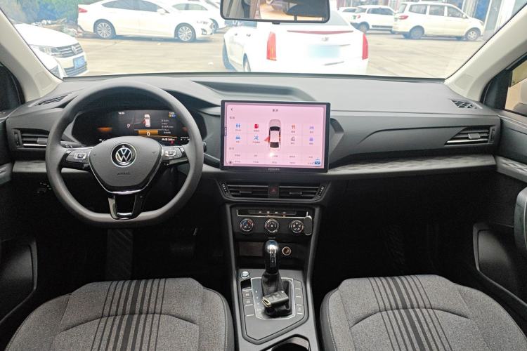 Used Volkswagen Tharu 2022 280TSI Two-Wheel Drive Trend Edition Center Console