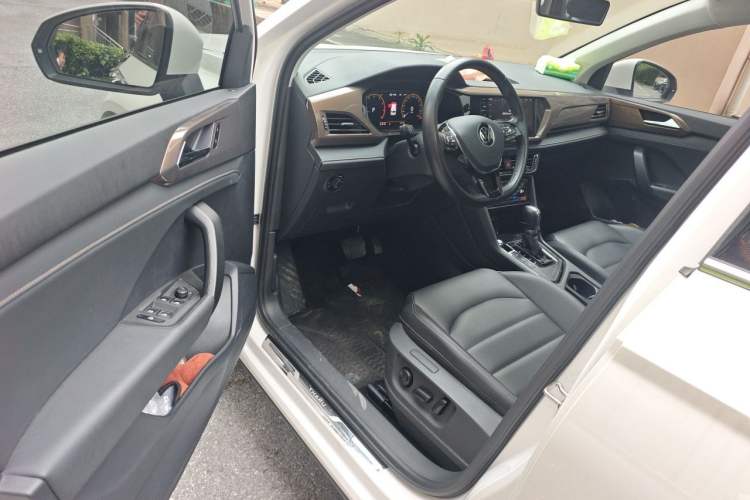 Used Volkswagen Tharu 2022 280TSI Two-Wheel-Drive Luxury Edition Driver Seat