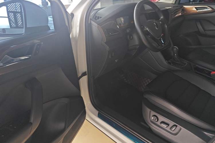 Used Volkswagen Tharu 2022 280TSI Two-Wheel-Drive Luxury Edition Driver Seat