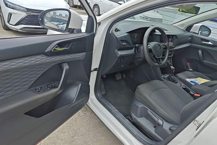 Used Volkswagen Tharu 2022 280TSI Two-Wheel Drive Trend Edition Driver Seat