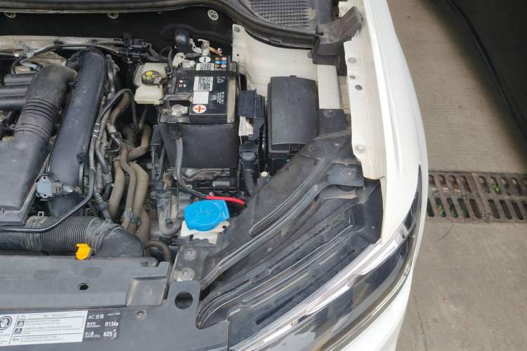 Used Volkswagen Tharu 2022 280TSI Two-Wheel Drive Trend Edition Engine Bay Left