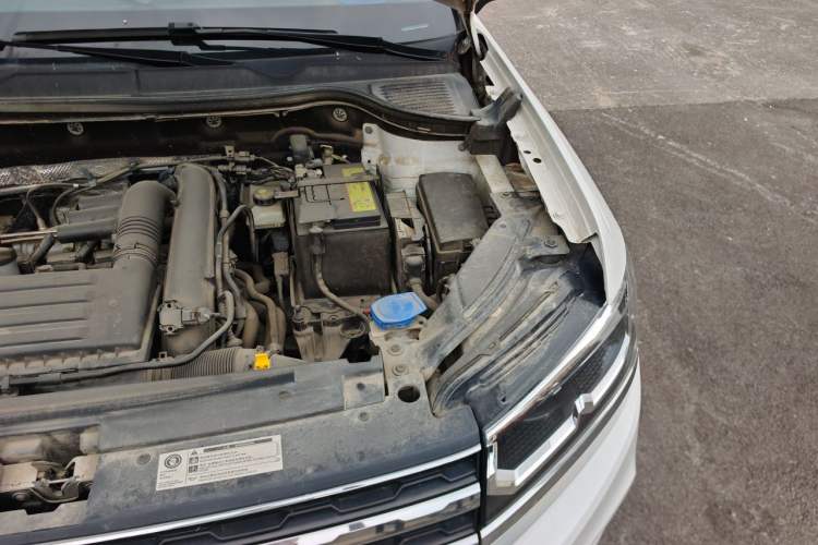 Used Volkswagen Tharu 2022 280TSI Two-Wheel-Drive Luxury Edition Engine Bay Left