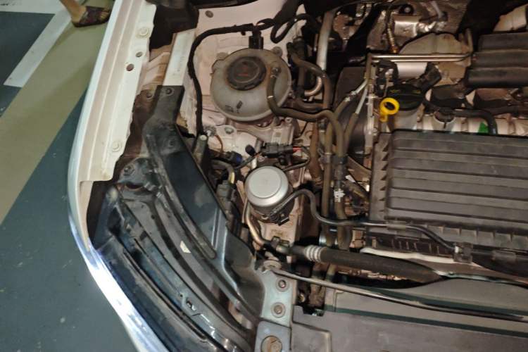 Used Volkswagen Tharu 2022 280TSI Two-Wheel-Drive Luxury Edition Engine Bay Right