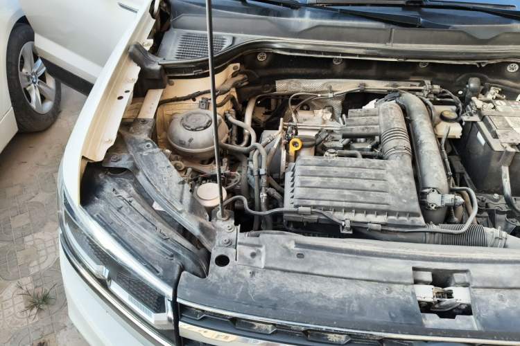 Used Volkswagen Tharu 2022 280TSI Two-Wheel-Drive Luxury Edition Engine Bay Right