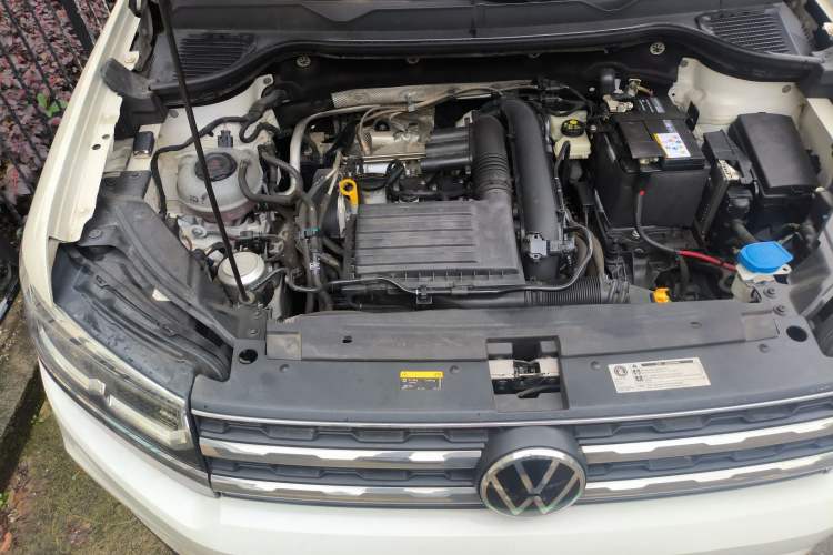 Used Volkswagen Tharu 2022 280TSI Two-Wheel-Drive Luxury Edition Engine Bay Right