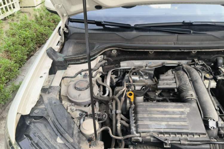 Used Volkswagen Tharu 2022 280TSI Two-Wheel-Drive Luxury Edition Engine Bay Right