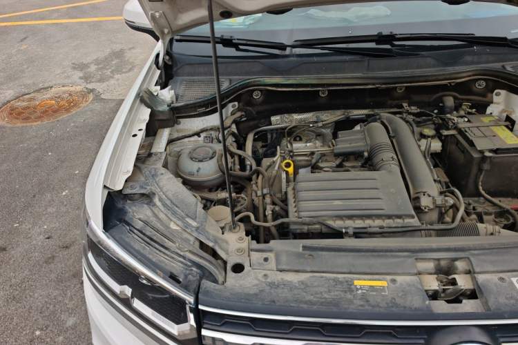 Used Volkswagen Tharu 2022 280TSI Two-Wheel-Drive Luxury Edition Engine Bay Right