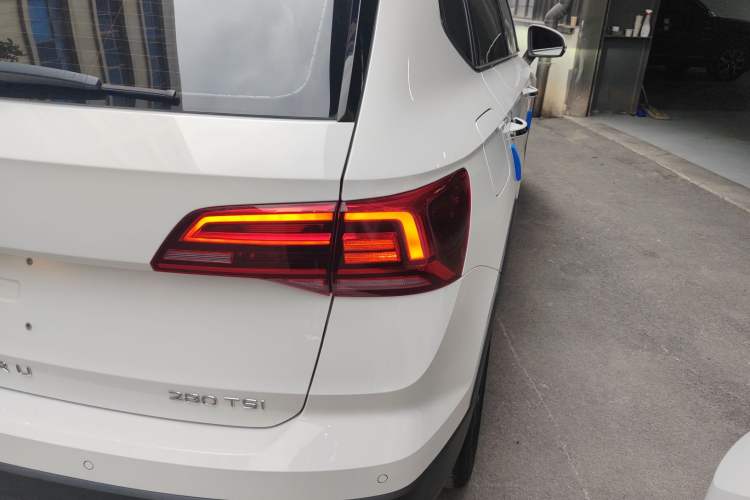 Used Volkswagen Tharu 2022 280TSI Two-Wheel-Drive Luxury Edition Exterior 3