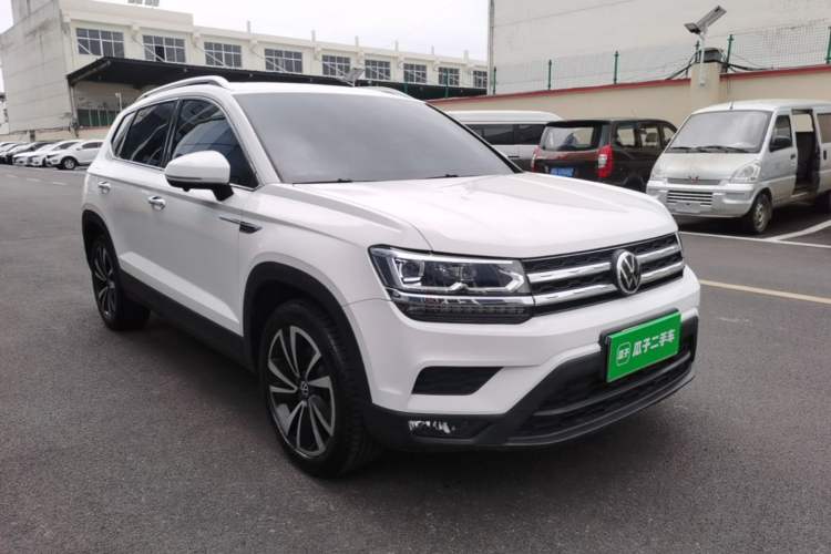 Used Volkswagen Tharu 2022 280TSI Two-Wheel-Drive Luxury Edition Front Right 45 Deg