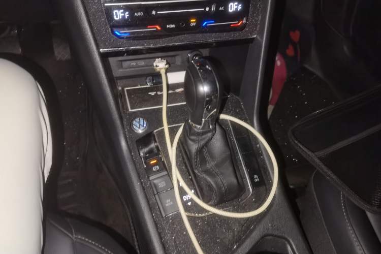 Used Volkswagen Tharu 2022 280TSI Two-Wheel-Drive Luxury Edition Gear Lever