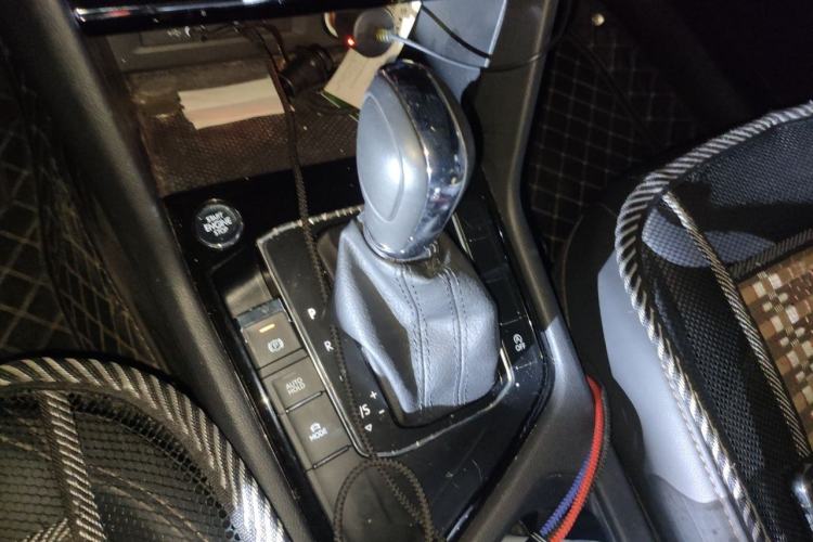 Used Volkswagen Tharu 2022 280TSI Two-Wheel-Drive Luxury Edition Gear Lever