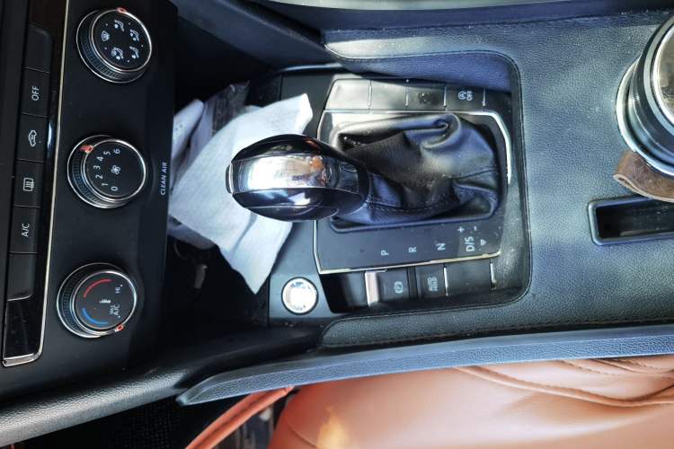 Used Volkswagen Tharu 2022 280TSI Two-Wheel Drive Trend Edition Gear Lever